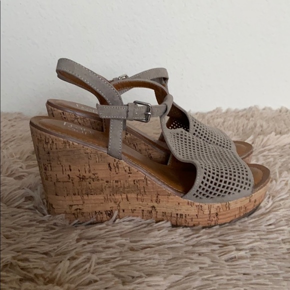 Auth Franco Sarto Clinton 2 Wedge Sandal, Taupe - Picture 6 of 8